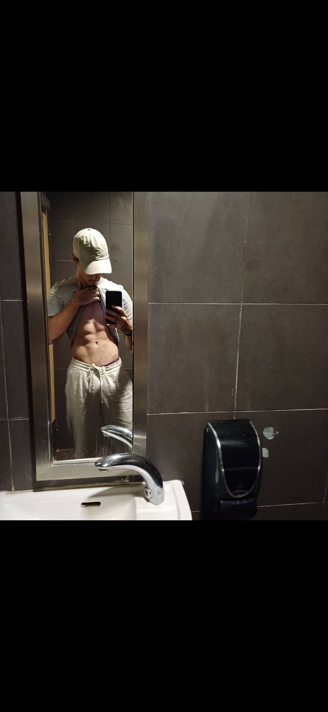 Profil de Abdelhadi, 21 ans, Lieu gay à Ferden