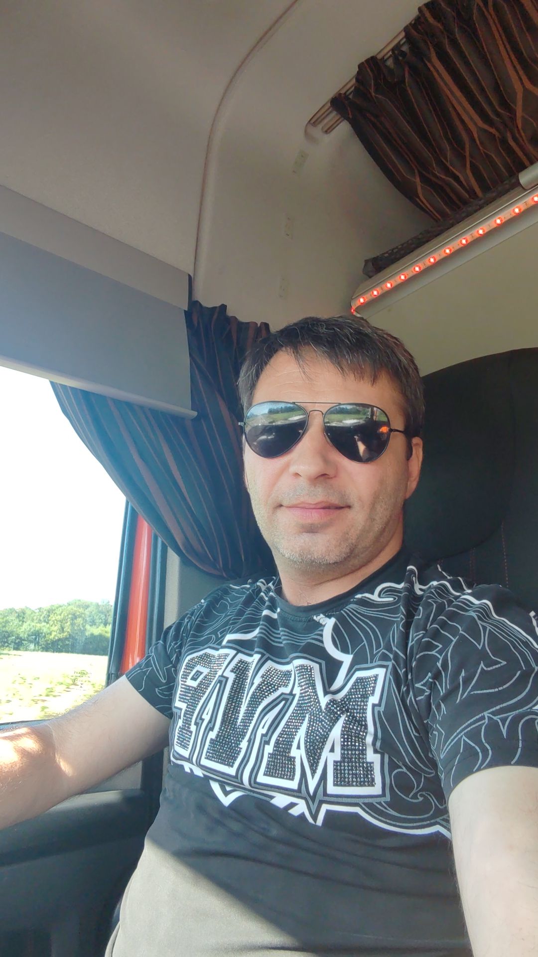 Profil de Simeo, 48 ans, Lieu gay à Gilly
