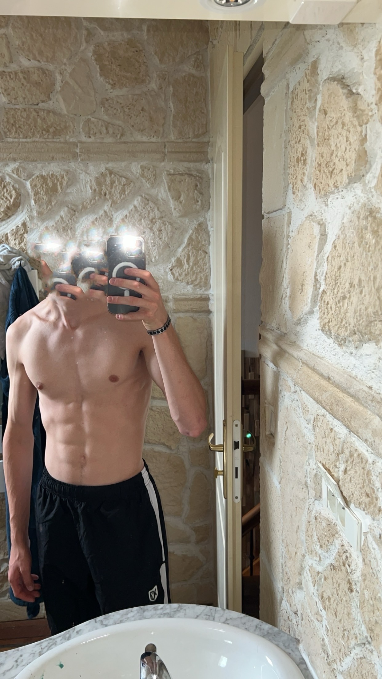 Profil de Yvrin, 19 ans, Lieu gay à Lüen