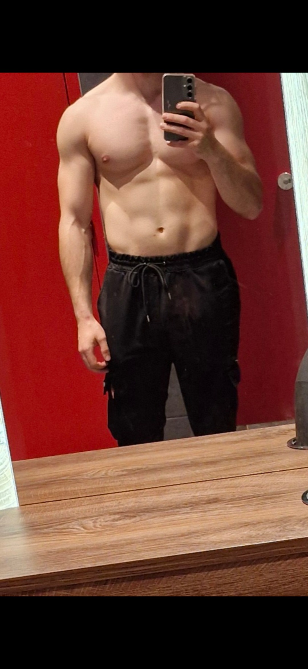 Profil de Edwart, 26 ans, Lieu gay à Croy
