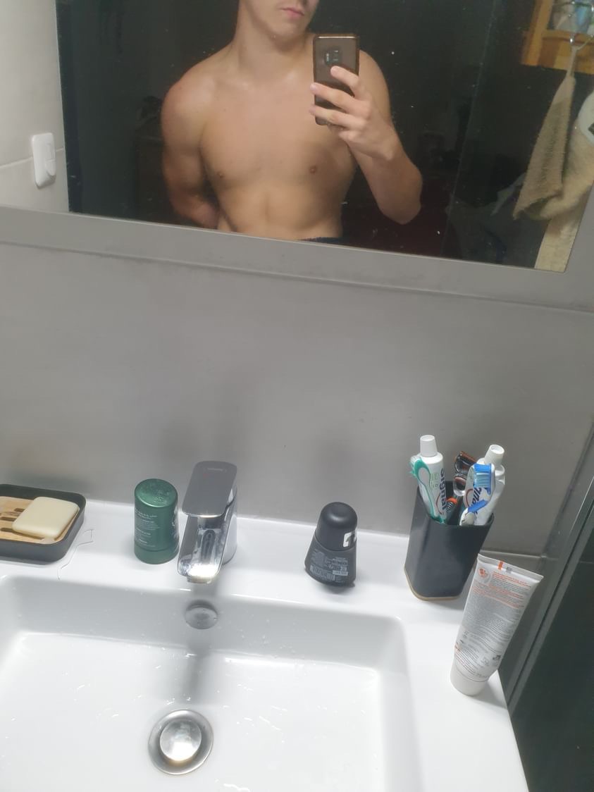 Profil de Haouari, 21 ans, Lieu gay à Croy