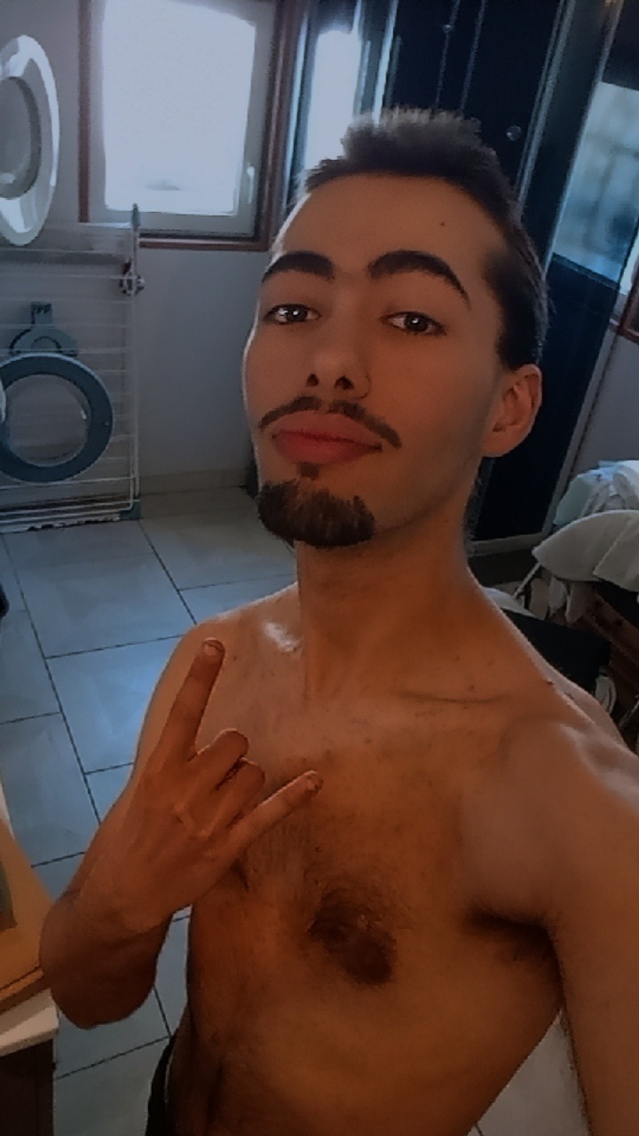 Profil de Farez, 26 ans, Lieu gay à Payerne