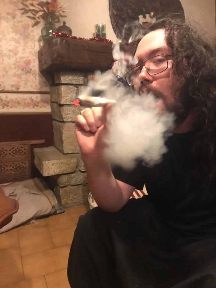 Profil de Hélie, 18 ans, Lieu gay à Loc