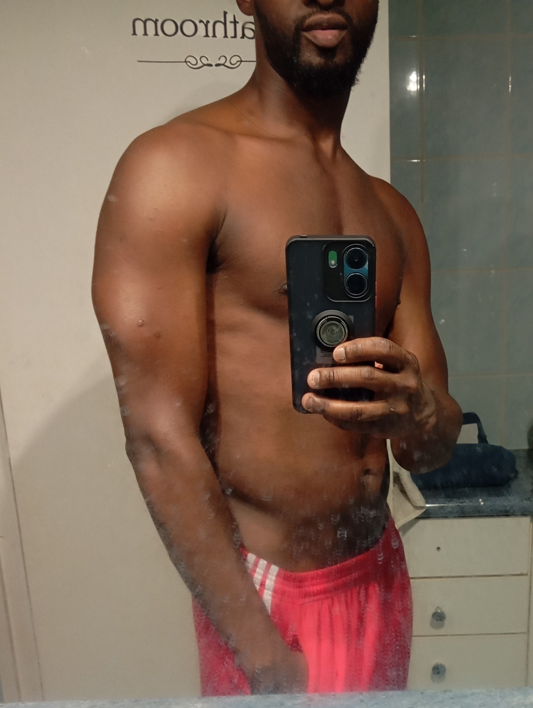 Profil de Jalal, 30 ans, Lieu gay à Champéry
