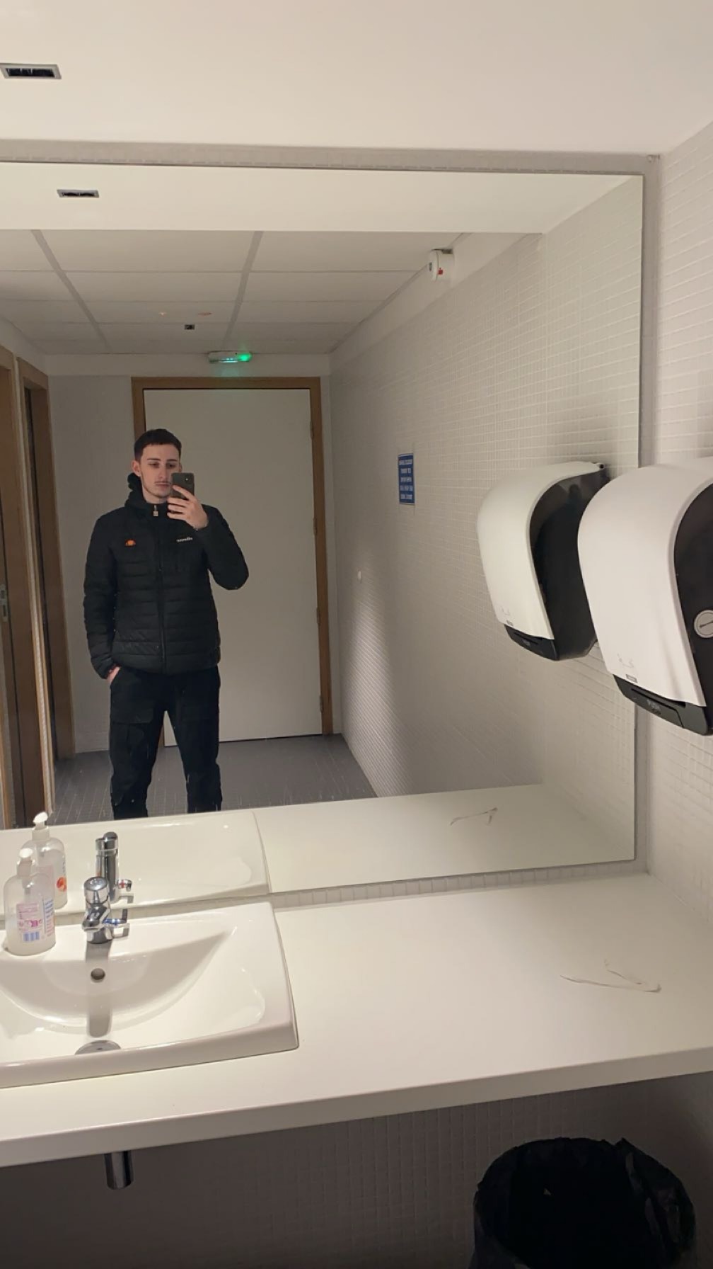 Profil de Ahmad, 18 ans, Lieu gay à Peiden